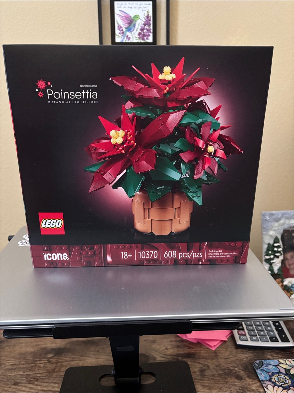 Lego Poinsettia Botanical Set in Red and Green